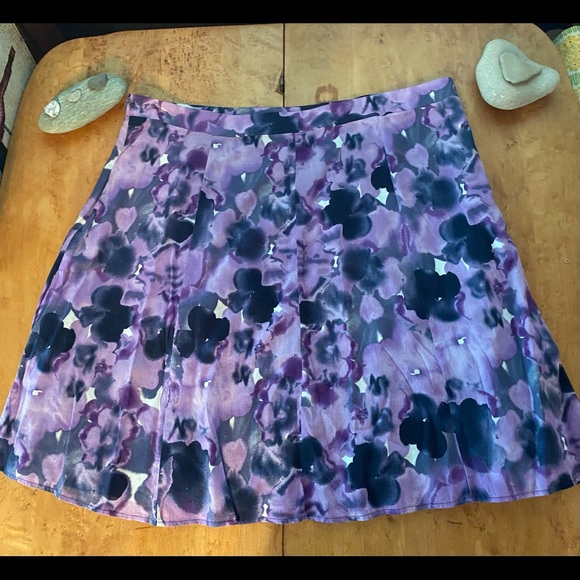 Loft Size 8 lined print skirt - Picture 3 of 9